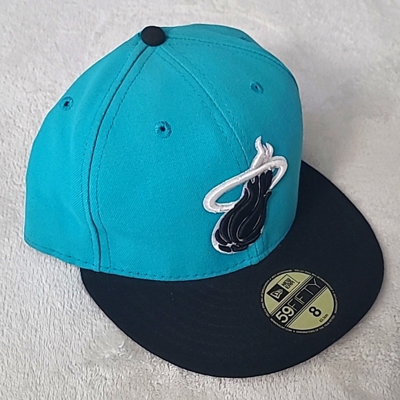 New Era 59FIFTY Miami Heat Fitted Hat Size 8 Teal Black NBA Cap Streetwear Rare - Picture 9 of 10
